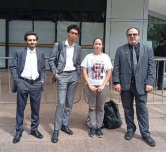 Attorneys Danilo Chammas, Guilherme Souza, and Pablo Martins, with Mônica dos Santos in front of the Court of Appeals. March 2026. PHOTO: Renata Regina, Instituto Cordilheira.